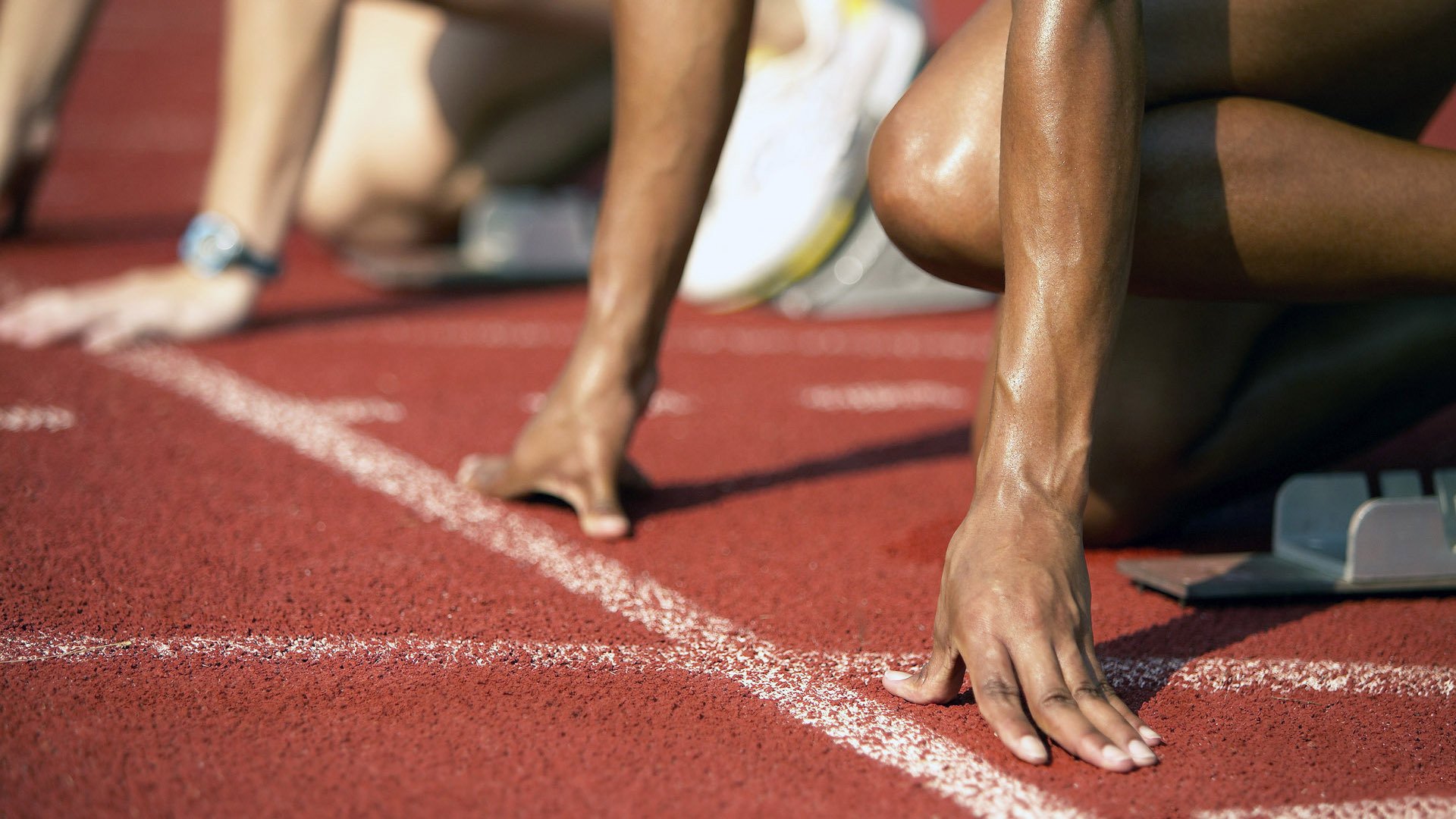 苏炳添与学弟同场竞技气氛友好，苏炳添vs