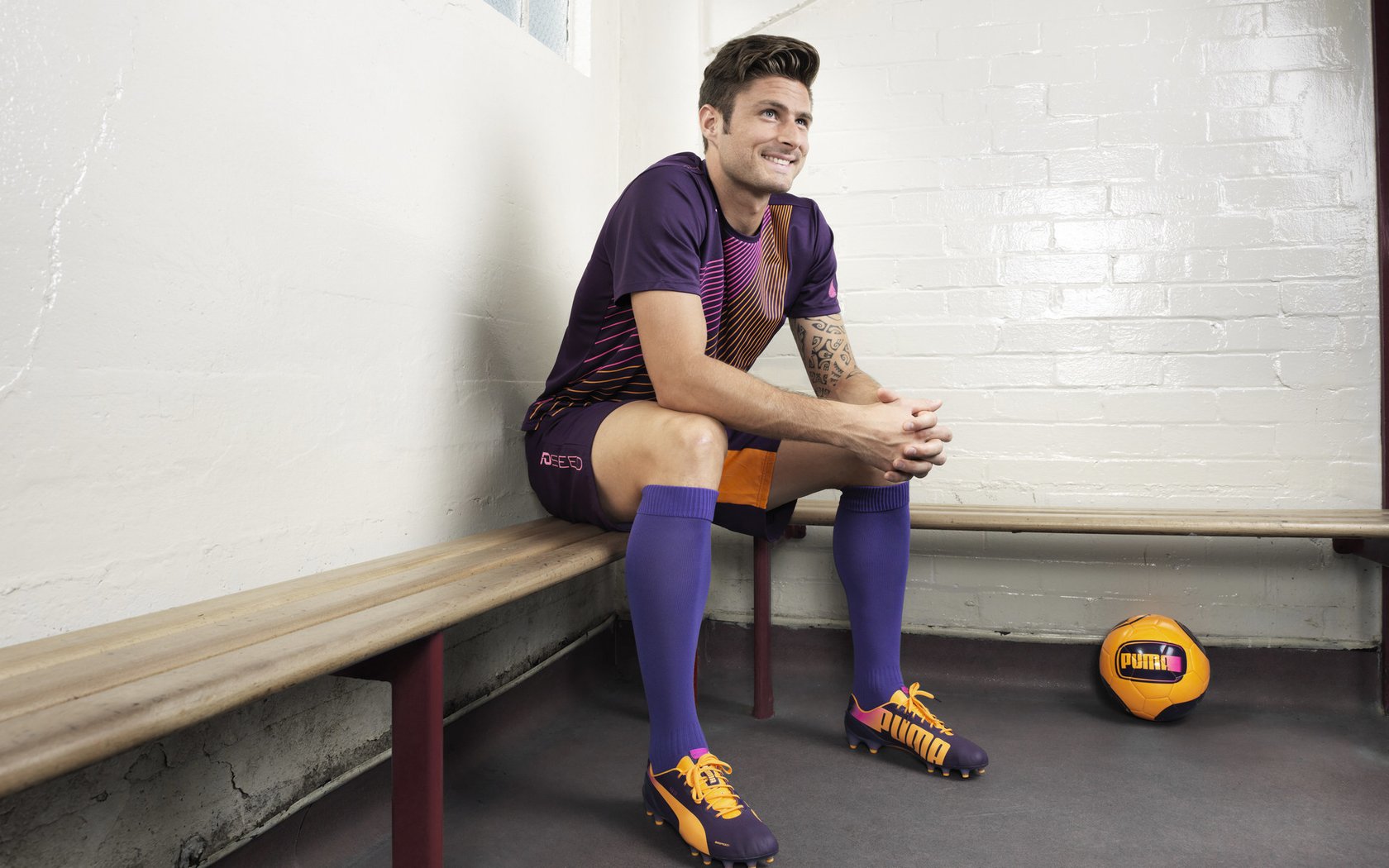 苏炳添与学弟同场竞技气氛友好，苏炳添vs